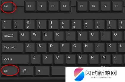 英雄联盟如何切出桌面 英雄联盟游戏如何切换到桌面界面