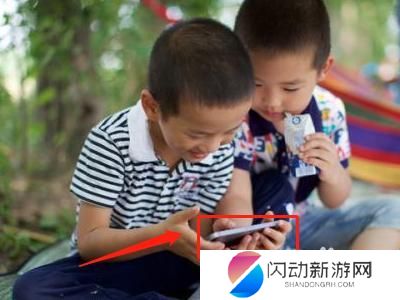 初中生玩手机上瘾,家长怎么办? 家长如何帮助初中生摆脱手机上瘾